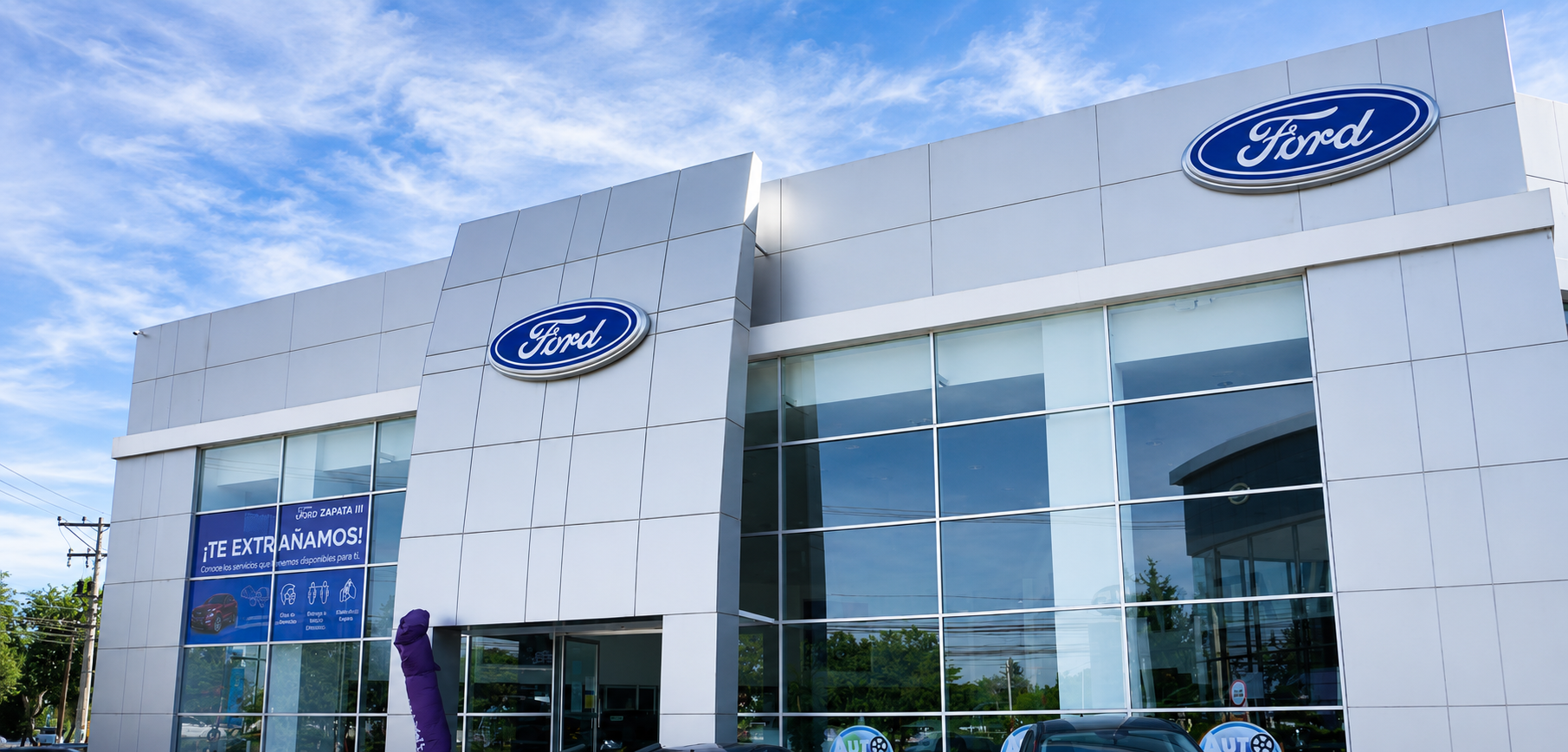 Fachada de agencia Ford Zapata remodelada